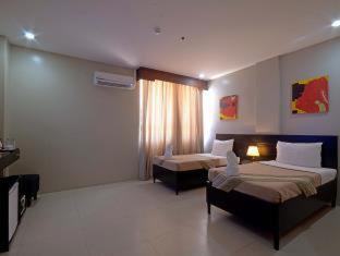 Holiday Suites