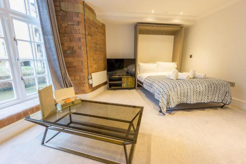 Riverside Studio Apartments Close To City Centre