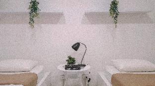 Murals Hostel And Cafe