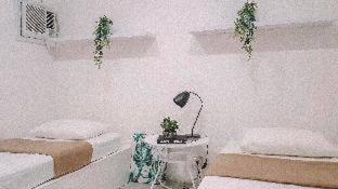 Murals Hostel And Cafe