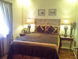 Foxy’s Beach Resort