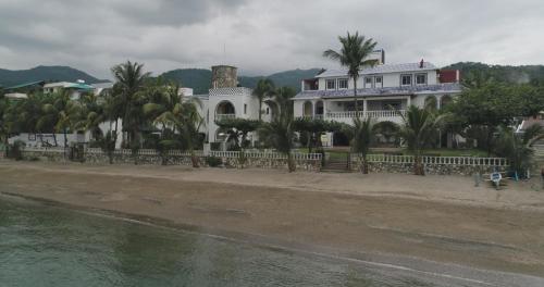 Squares Cafe and Apartments