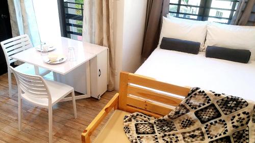 Mireya's Studio Condo at Goshen Towers - Session Road