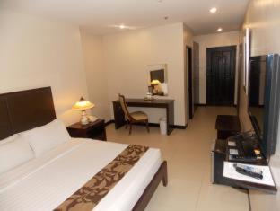 Main Hotel & Suites