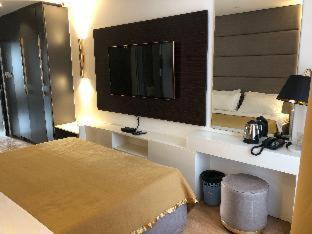 Apollonia Royale Hotel