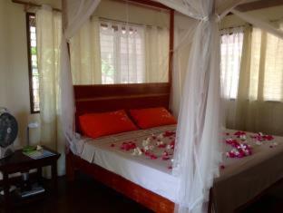 Liwayway Sa Bohol-Pamilacan Bed & Breakfast