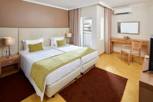Santa Eulália Suite Hotel & SPA