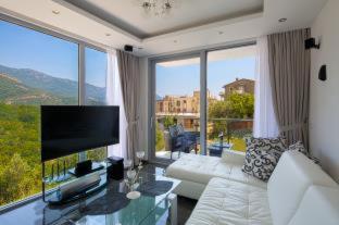 Montelux Apartments