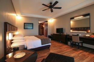 Two Seasons Coron Bayside Hotel