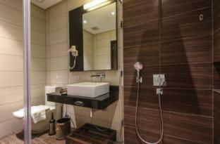 Two Seasons Coron Bayside Hotel