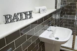 Edinburgh Castle Apartments And Suites