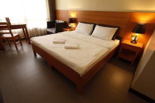 OYO 719 Fuente Oro Business Suites