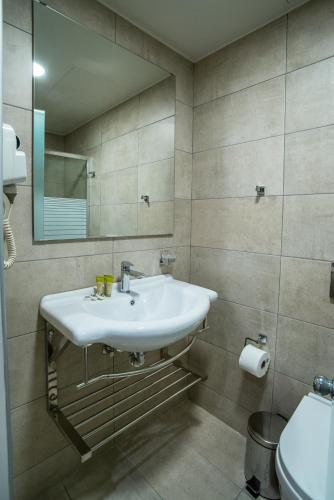 Argo Hotel Piraeus