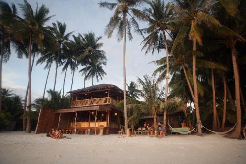 Jjs Backpackers Village