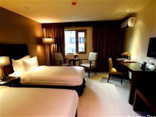 Mandarin Plaza Hotel