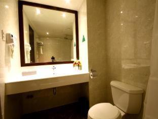 Mandarin Plaza Hotel