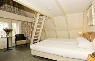 Avenue Hotel