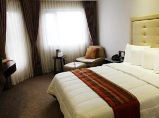 Castle Peak Hotel
