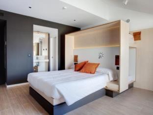 TOC Hostel & Suites
