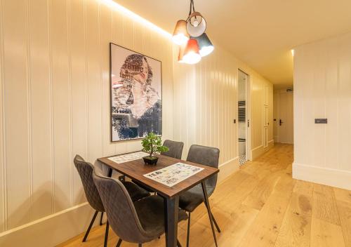 Bilbao Metropolitan Apartments by Urban Hosts