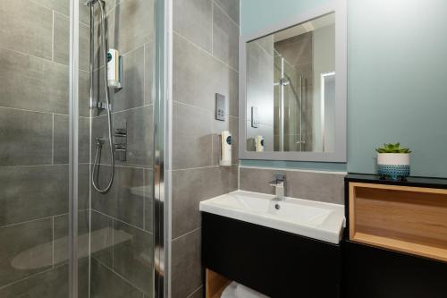 Holiday Inn - the niu, Loom Manchester North