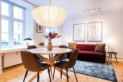 Town Hall Apartments by Daniel & Jacob's