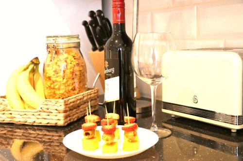 Modern Newgate Apartments - Convenient Location, Close to All Local Amenities