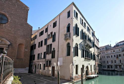 Ca' Foscolo Residence