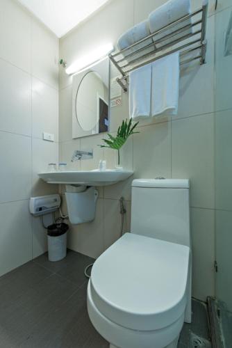 Court Meridian Hotel & Suites
