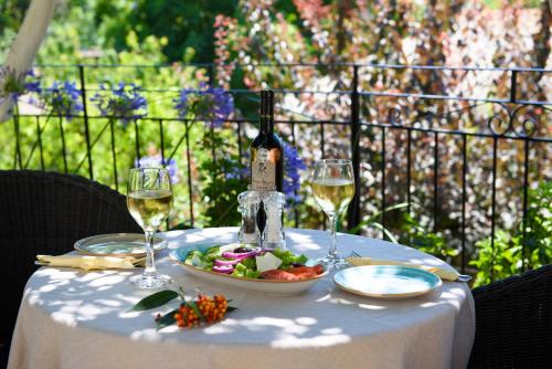 Sebastian's - Agios Gordios beach