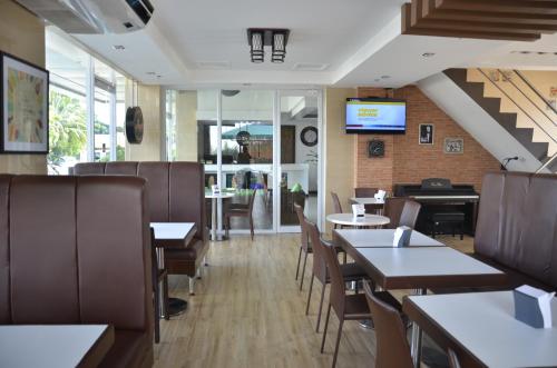 Green Banana Business Hotel