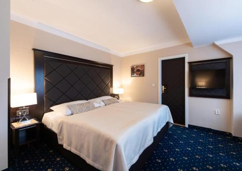 Pytloun Old Armoury Hotel Prague