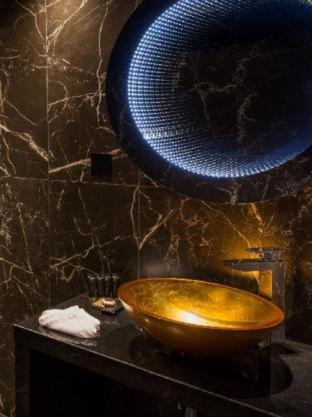 H Hotel