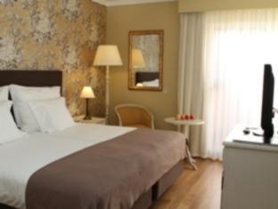 Pestana Village Garden Hotel