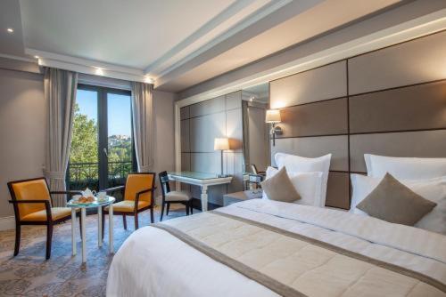 Ambassadori Hotel