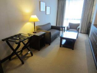 Herald Suites Solana