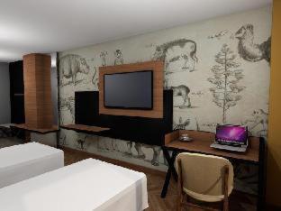 Next Door Park Hotel