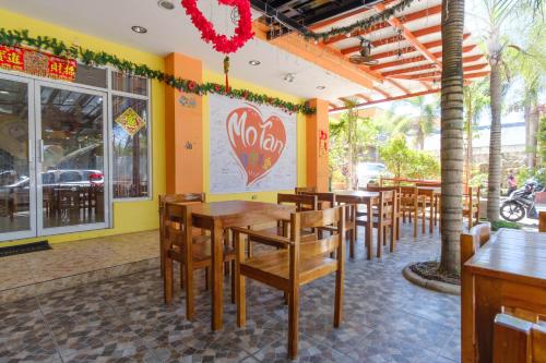 Rodolfo Royale Hotel by RedDoorz