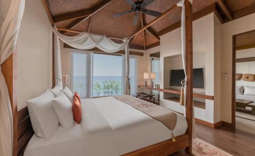 Crimson Resort & Spa Mactan, Cebu
