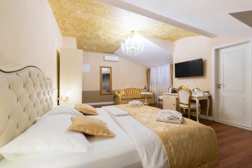 Central Square Heritage Hotel