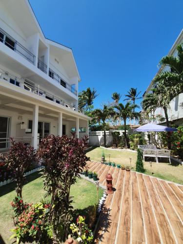 Club Boracay Apartelle