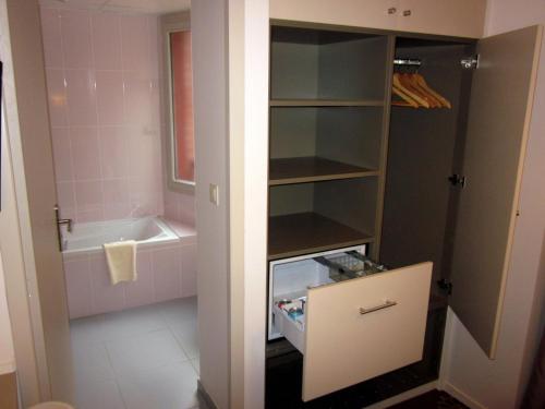 Ours Blanc Place Wilson