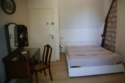 Chateau De Vaugrignon