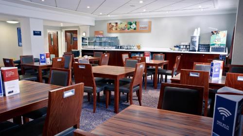 Holiday Inn Express Leeds East