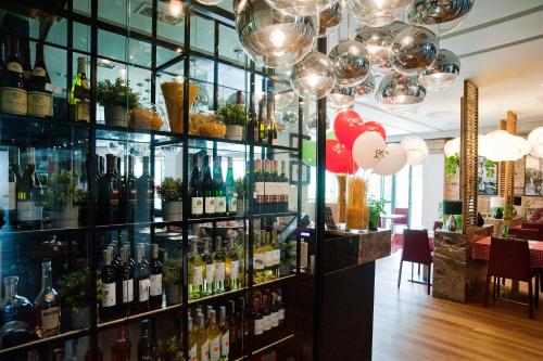 Velvet Hotel & Restaurant