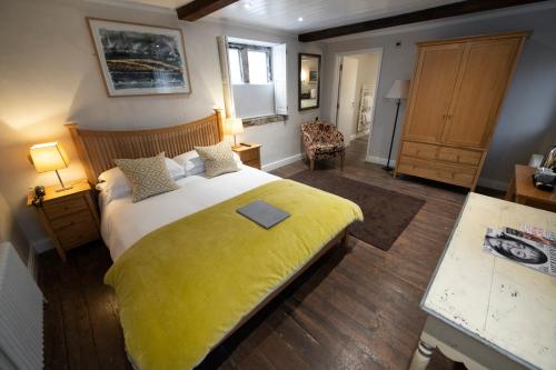 Wheelwrights Arms Country Inn & Pub