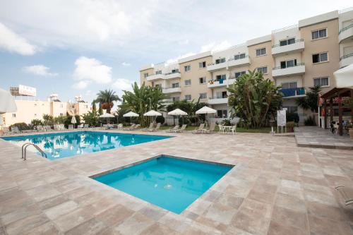 Debbie Xenia Hotel Apartments