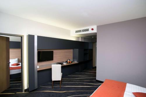 Best Western Plus Lakeside Hotel