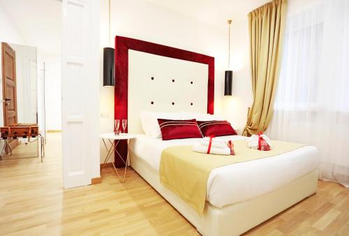 Hemi Luxury Suites