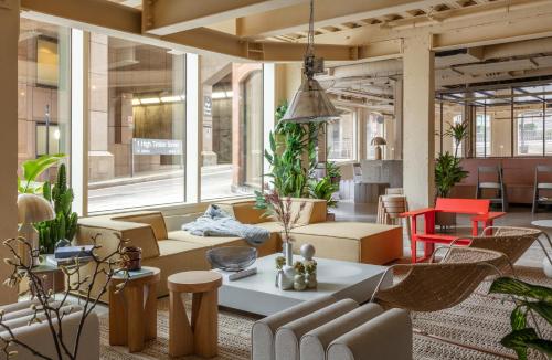 Locke at Broken Wharf